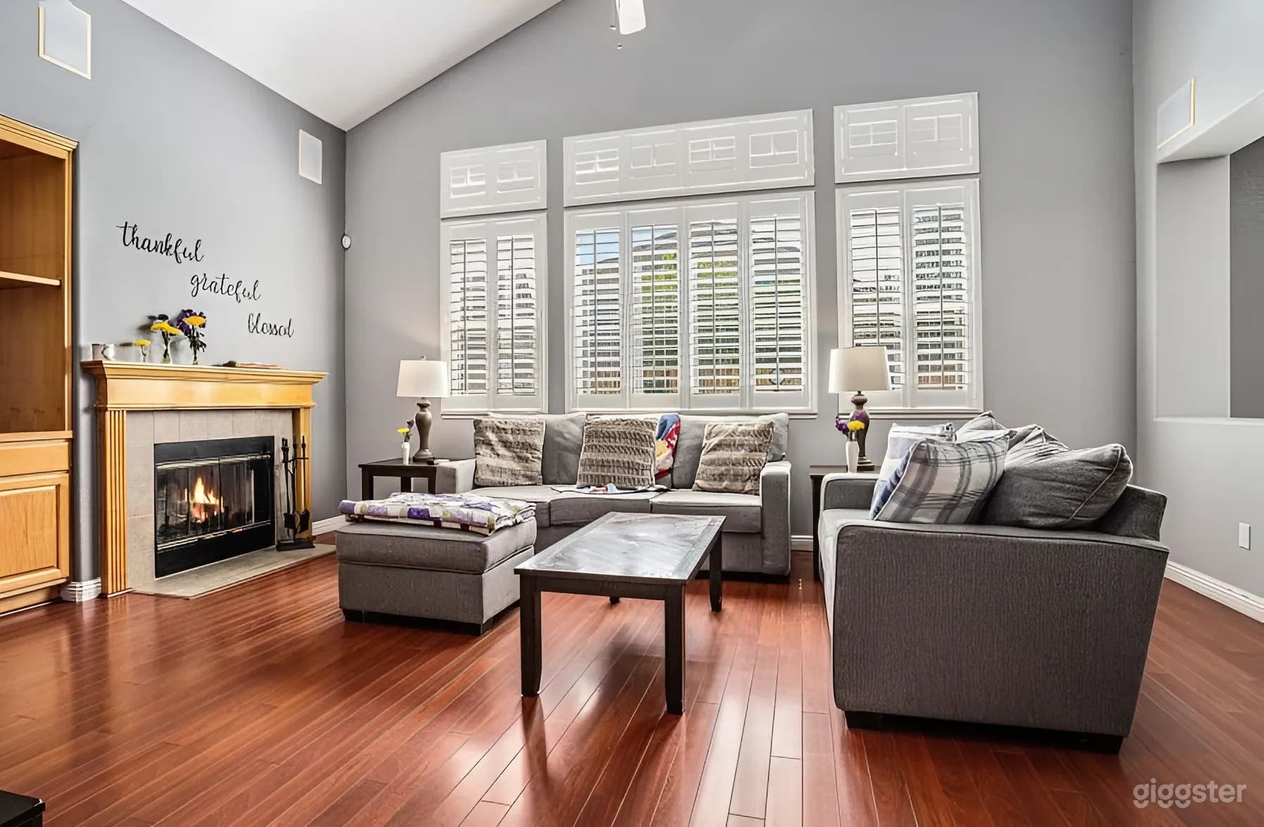 Stunning  2-Story Home in Brentwood Photo 3