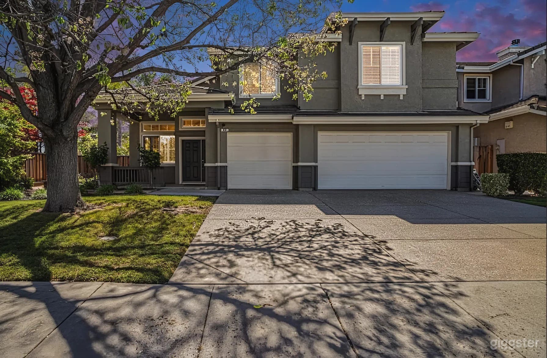 Stunning  2-Story Home in Brentwood Photo 1