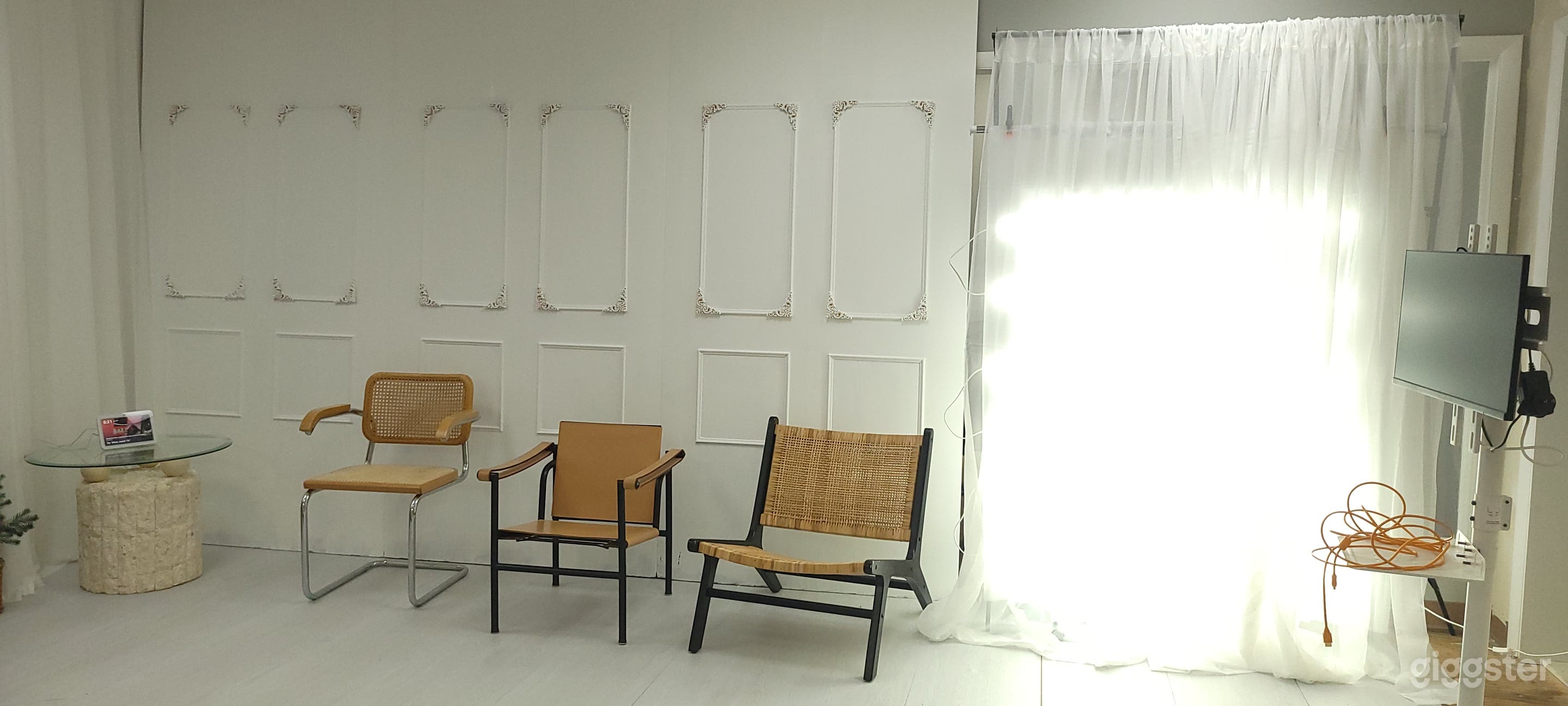 Bright modern space with props Photo 3