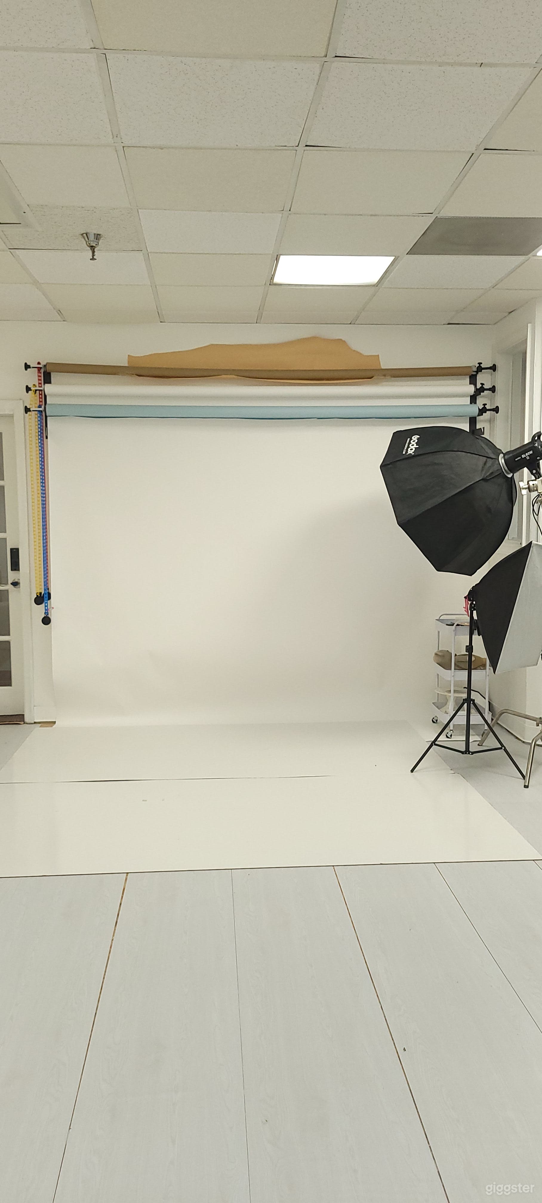 Bright modern space with props Photo 2