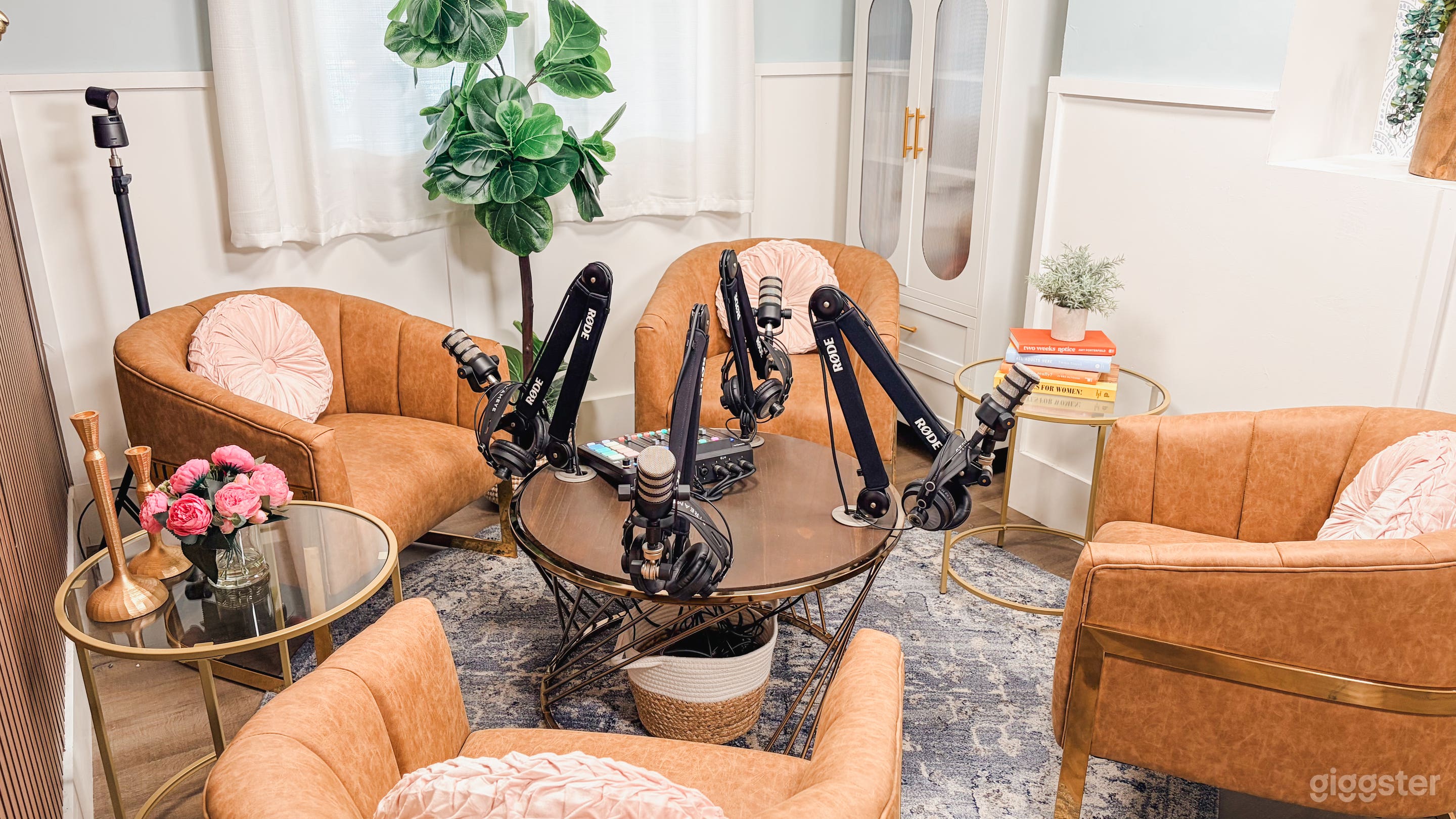 Modern Podcast Studio Rental – Perfect for SA Entrepreneurs! Photo 4