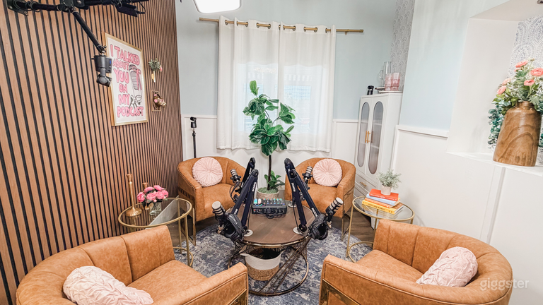  Modern Podcast Studio Rental – Perfect for SA Entrepreneurs! 
