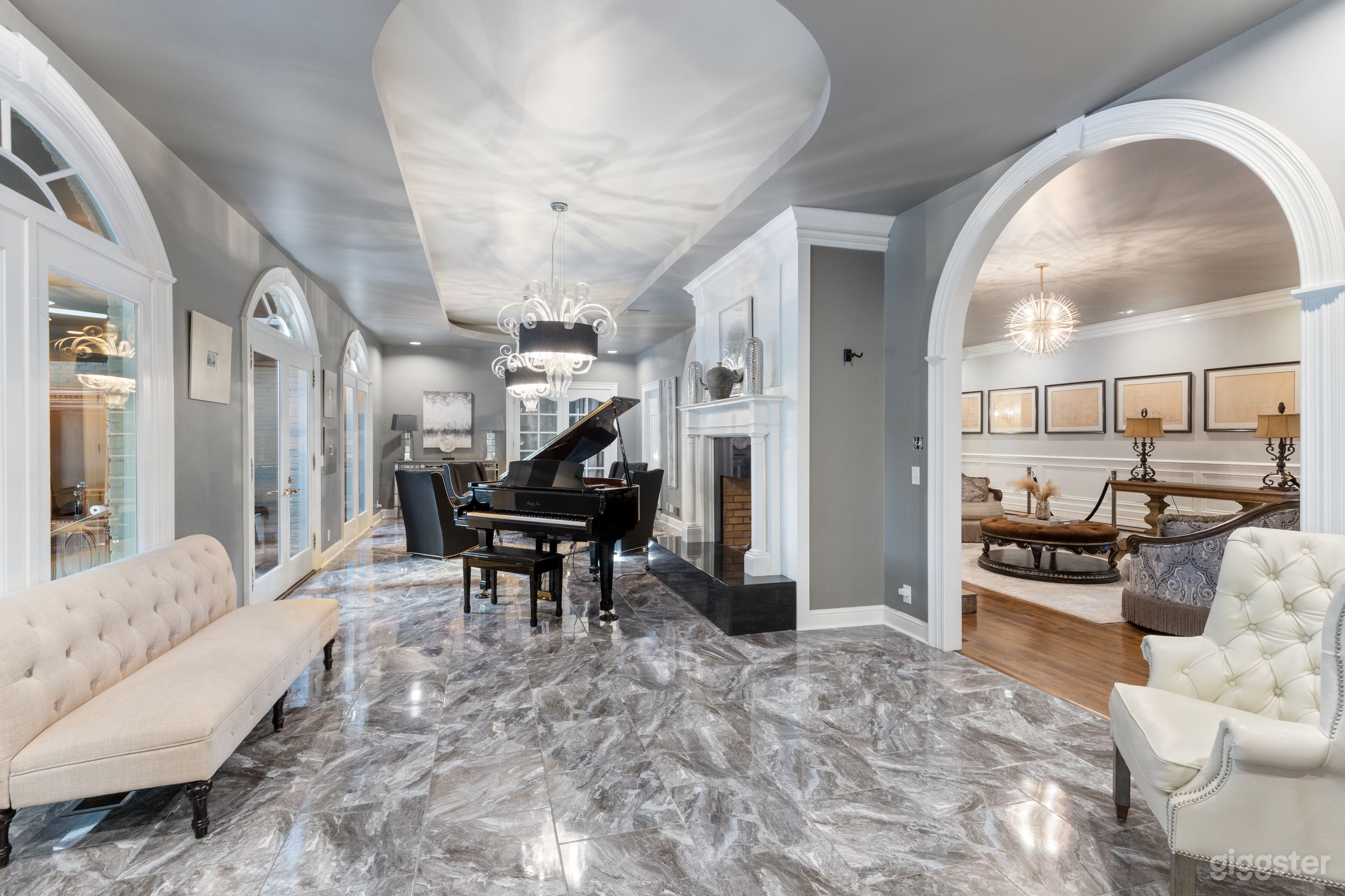 The Grand Living Room Photo 1