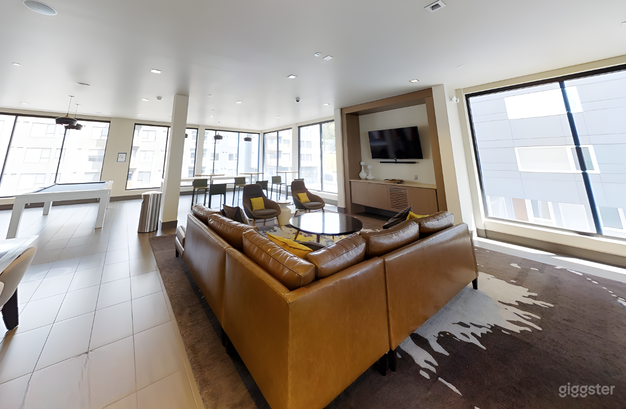 Urban Lounge with Game Area &amp; Panoramic Views Photo 2