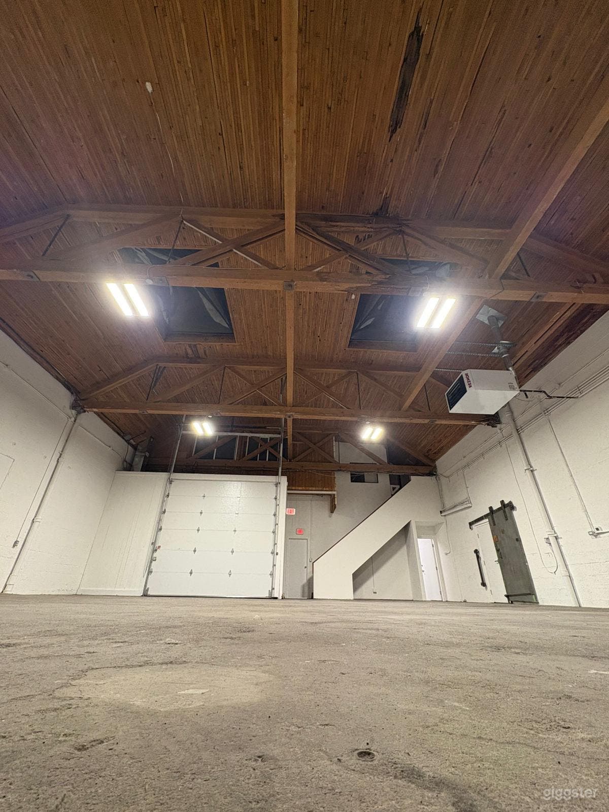 Event space and art ,photo and film studio Photo 4