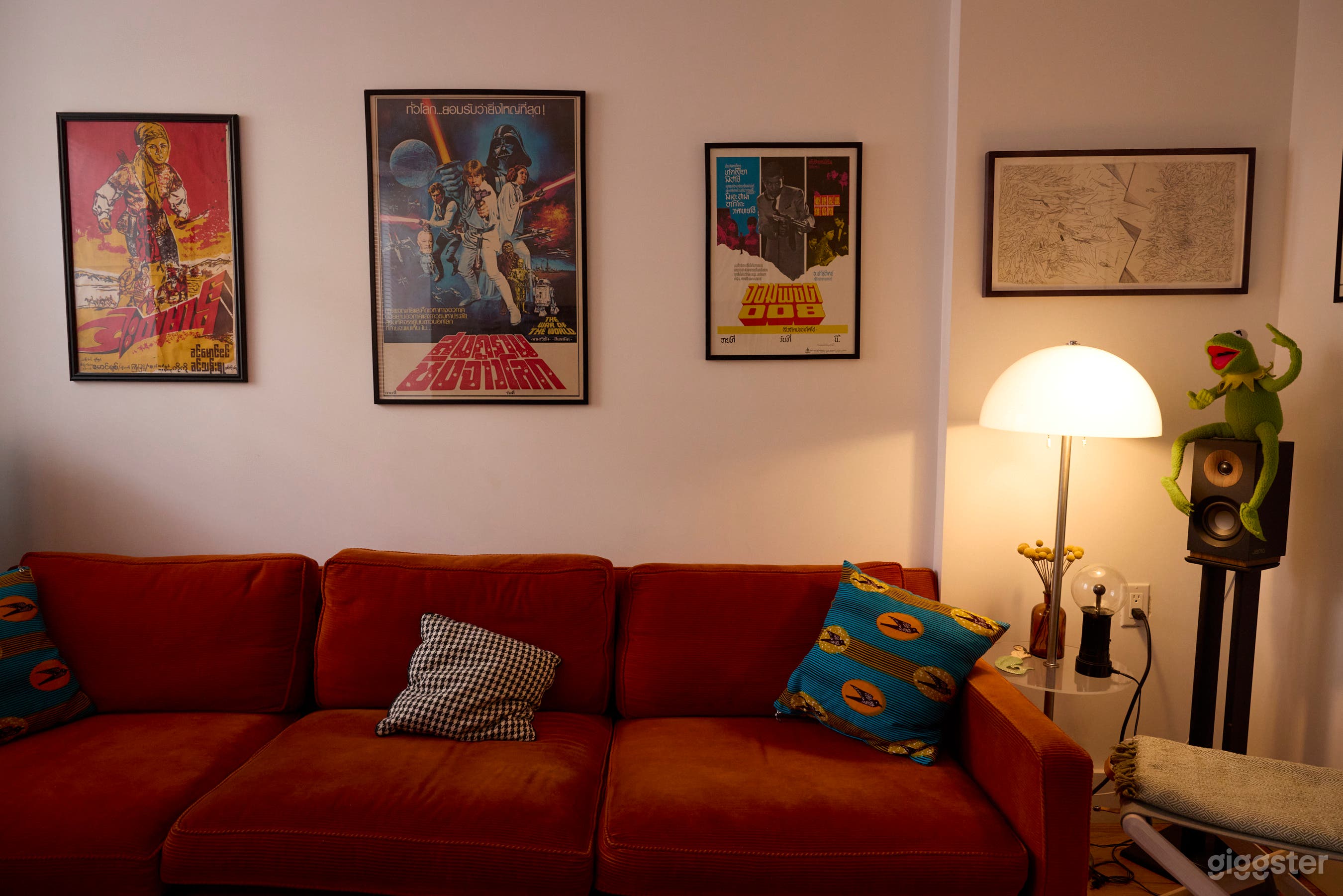 Stylish arty Brooklyn brownstone duplex w/ huge garden Photo 3