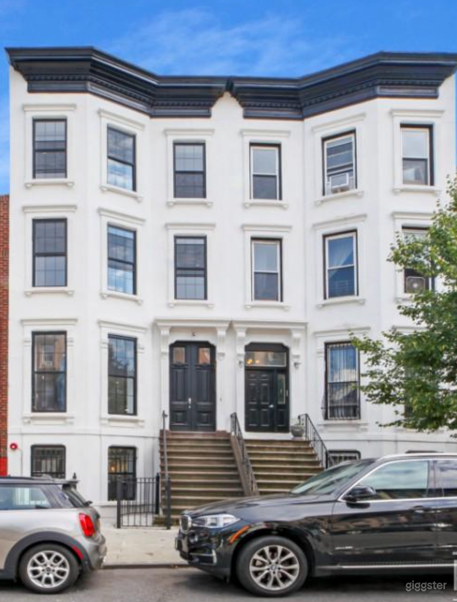 Stylish arty Brooklyn brownstone duplex w/ huge garden Photo 1