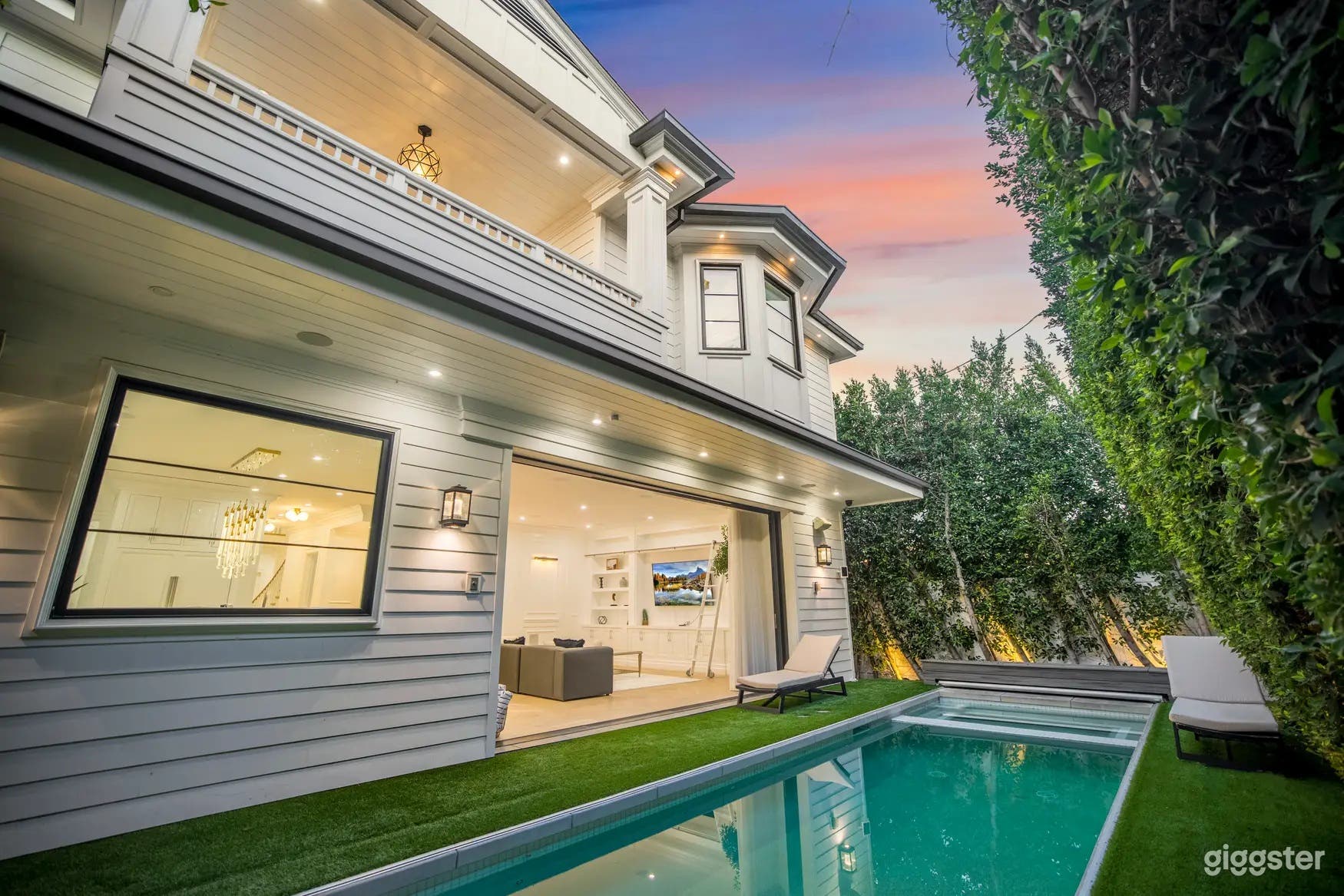 WHITE LUXE OUTDOOR POOL Photo 3