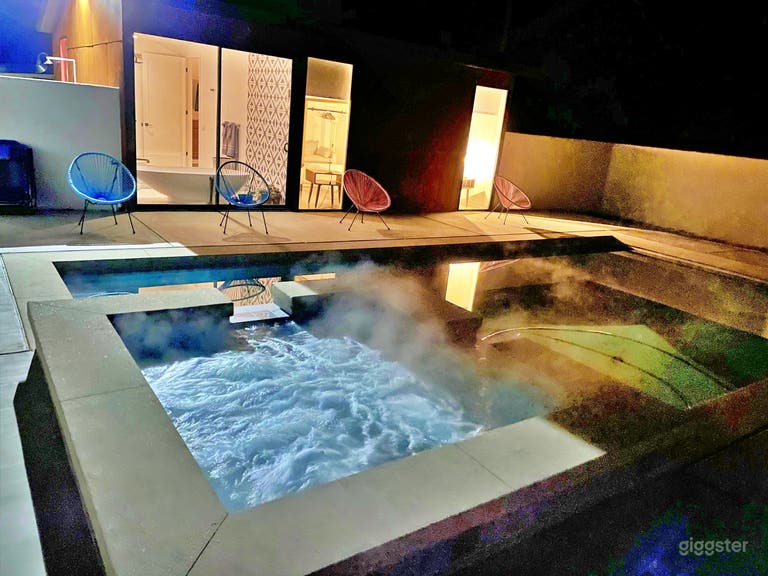  Refreshing Pool with Spa 