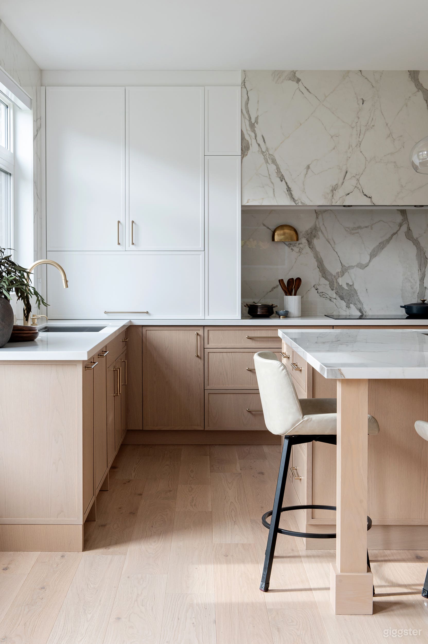 Luxury designer kitchen in the GTA Photo 3