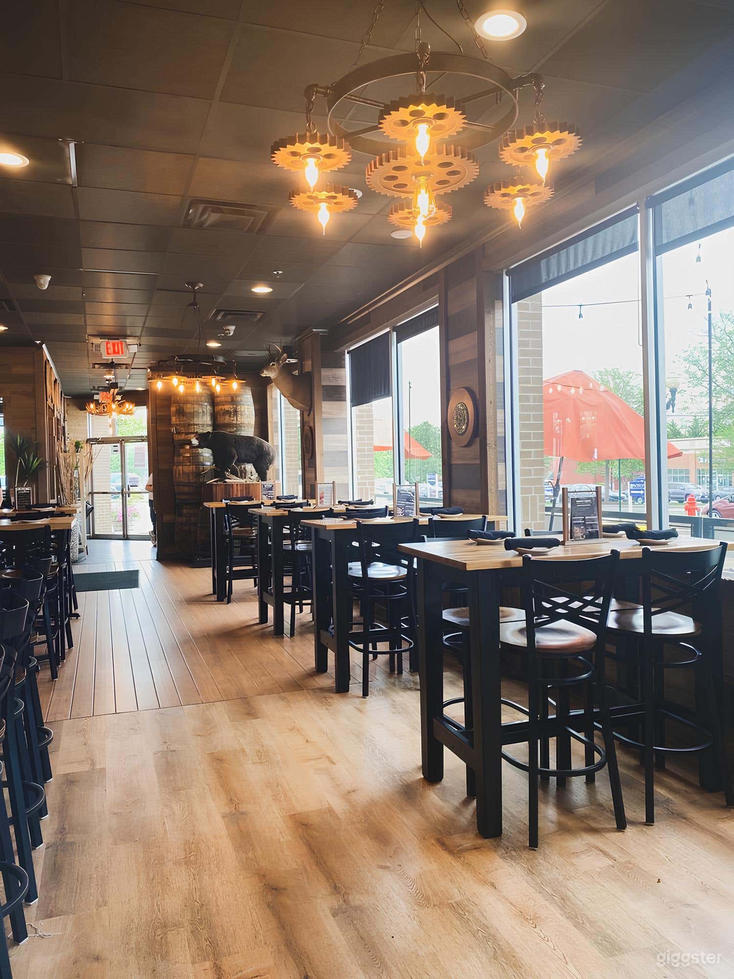 Bar & Grill with Cozy Atmosphere Photo 3