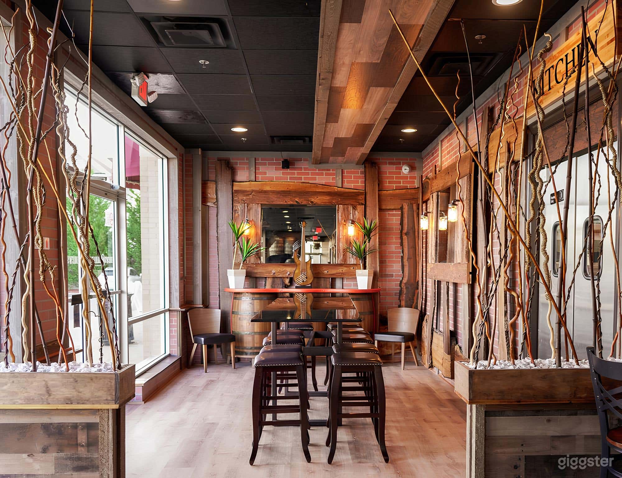 Bar & Grill with Cozy Atmosphere Photo 1