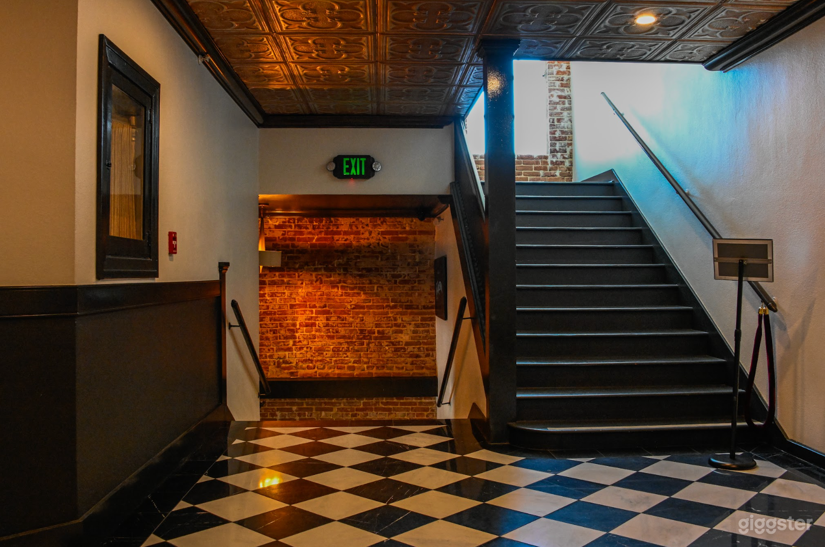 Jitterbug Bar Photo 4