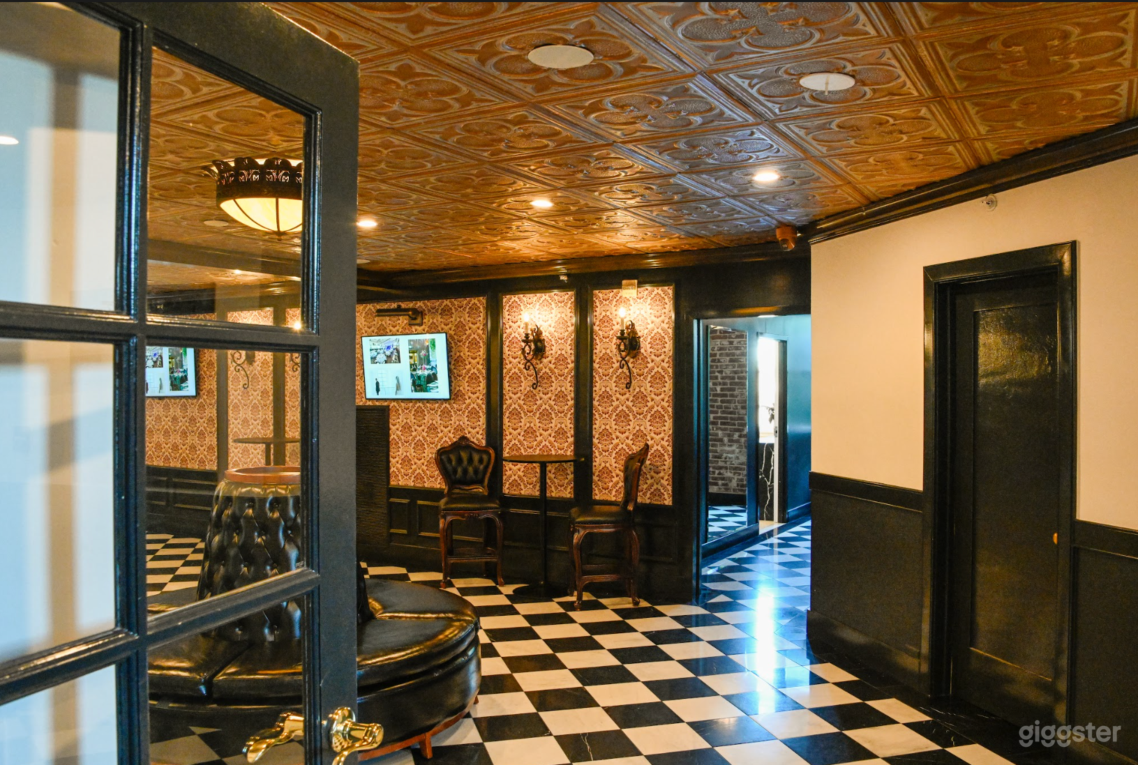 Jitterbug Bar Photo 3