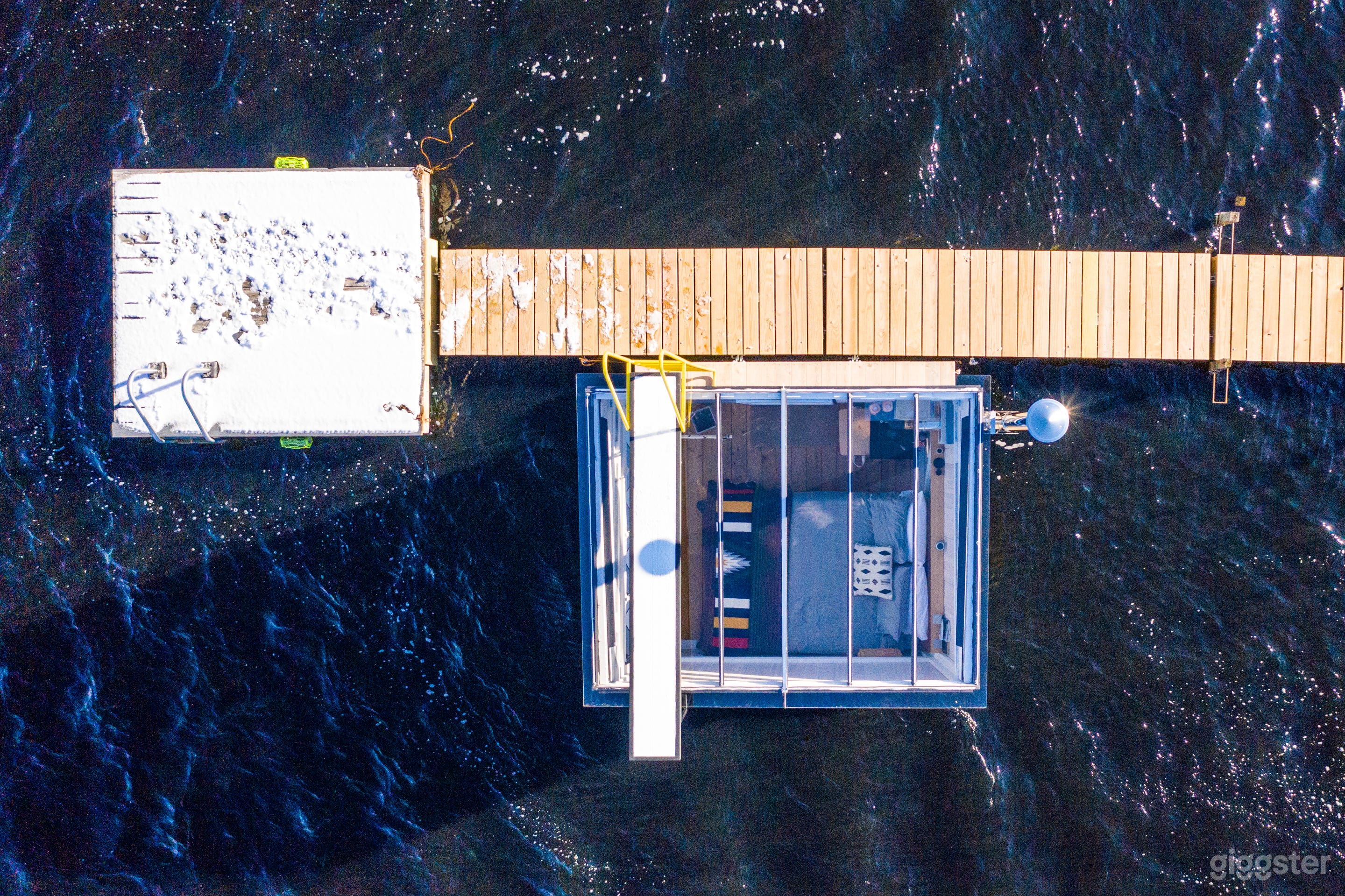 Modern cabin on private lake with floating bed Photo 3