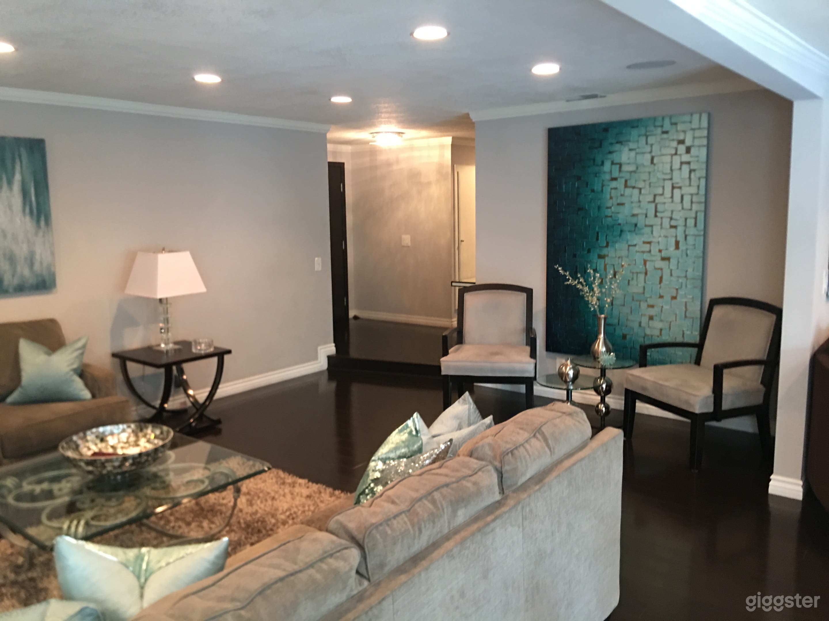 Modern/Contemporary
Open Floorplan 