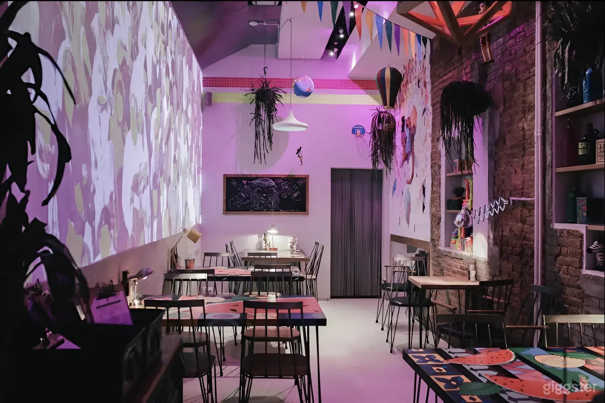 Sala - Stylish &amp; Vibrant Private Room for Events – Seats 22, Cocktails for 30 Photo 4