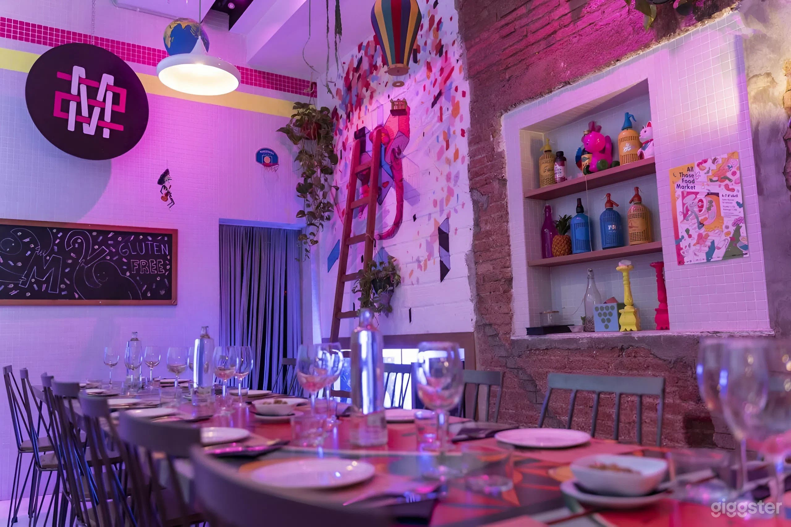 Sala - Stylish &amp; Vibrant Private Room for Events – Seats 22, Cocktails for 30 Photo 1