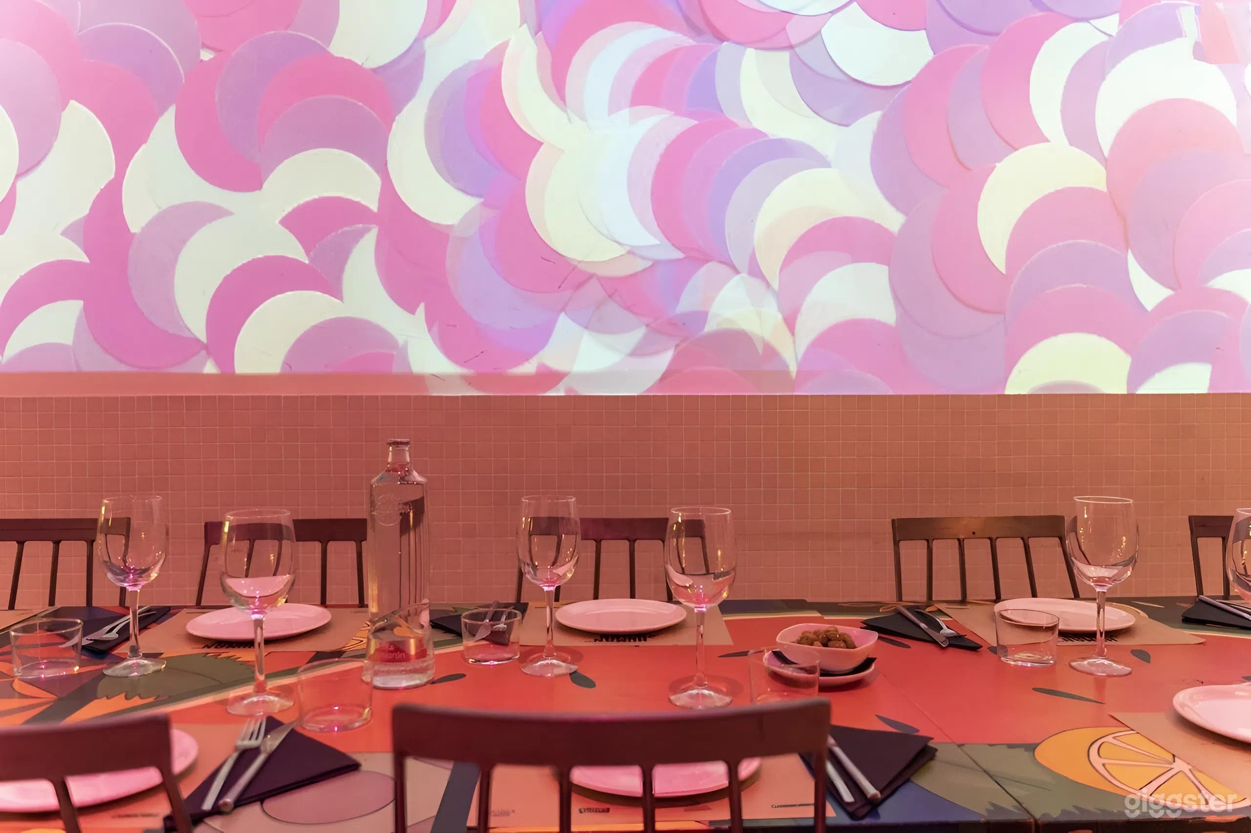 Sala - Stylish &amp; Vibrant Private Room for Events – Seats 22, Cocktails for 30 Photo 2