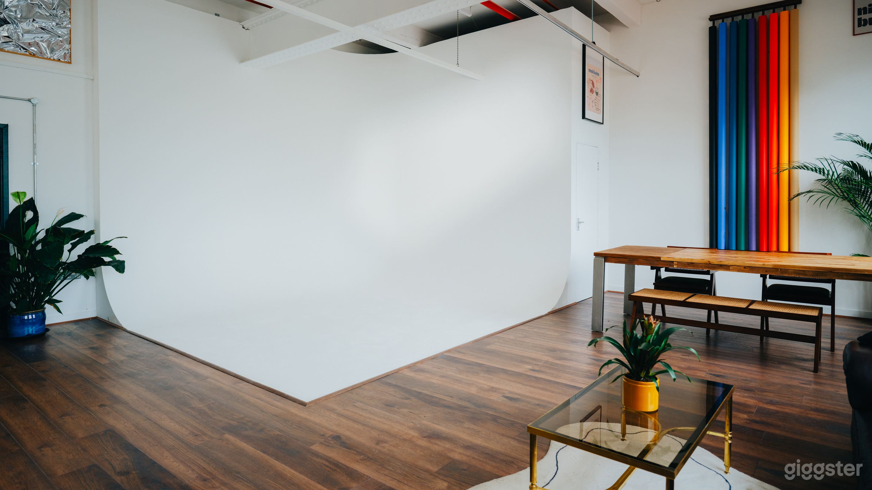 Modern Studio in Stratford With White Cove Photo 1