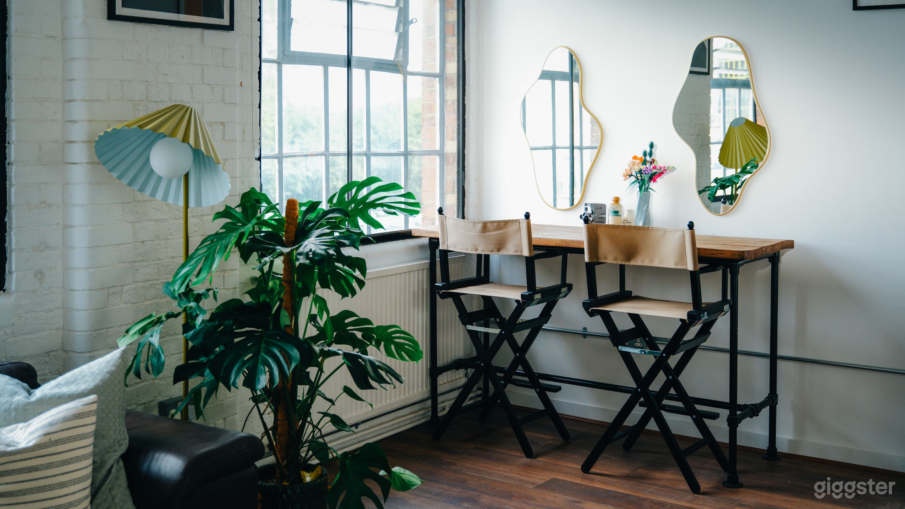 Modern Studio in Stratford With White Cove Photo 3