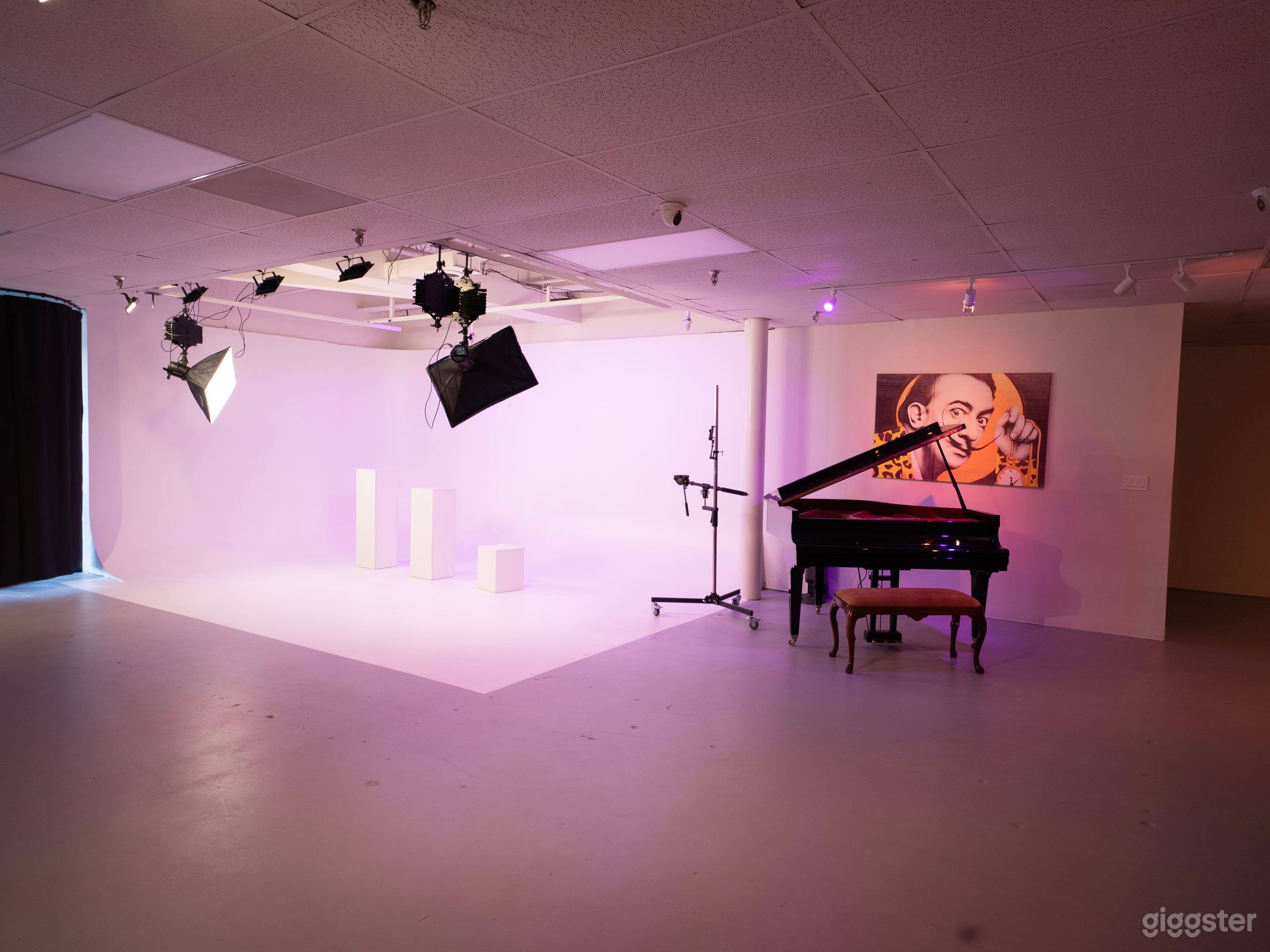 Multipurpose Photo and video Studio Photo 2