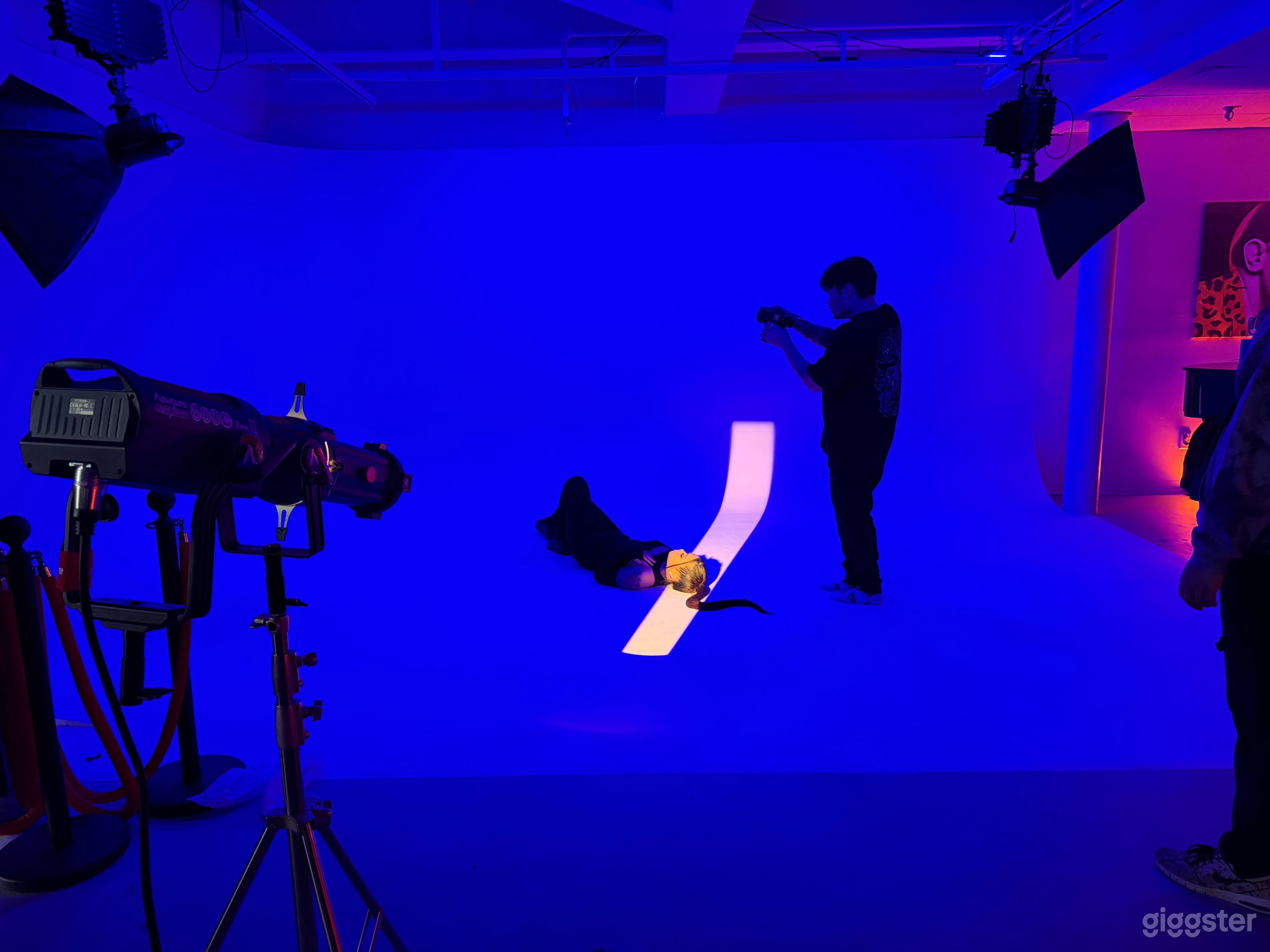 Multipurpose Photo and video Studio Photo 4