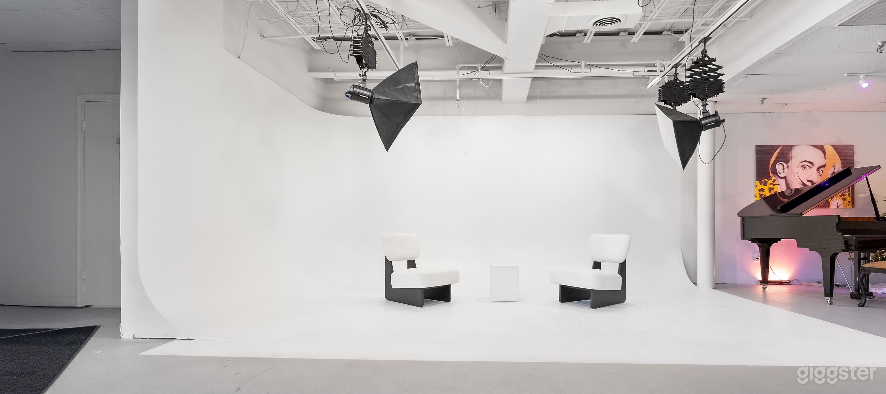 Multipurpose Photo and video Studio Photo 1