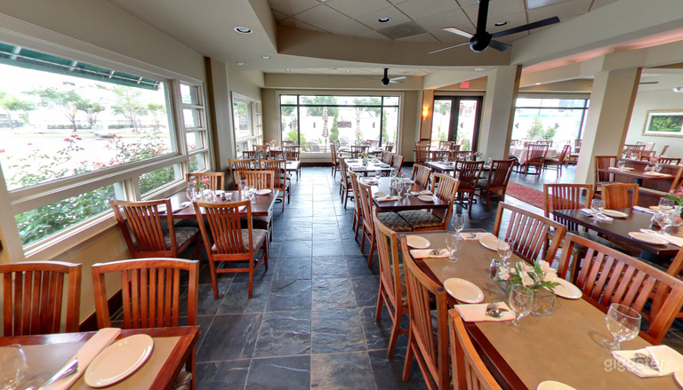  A Warm & Elegant Setting for Any Occasion 