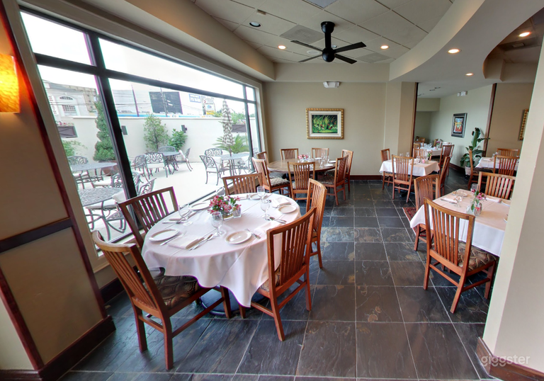  A Warm & Elegant Setting for Any Occasion 