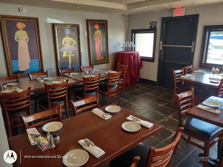  A Warm & Elegant Setting for Any Occasion 