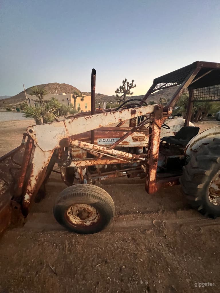  Joshua Tree Desert Content Ranch | Vintage Vehicles Tractors 