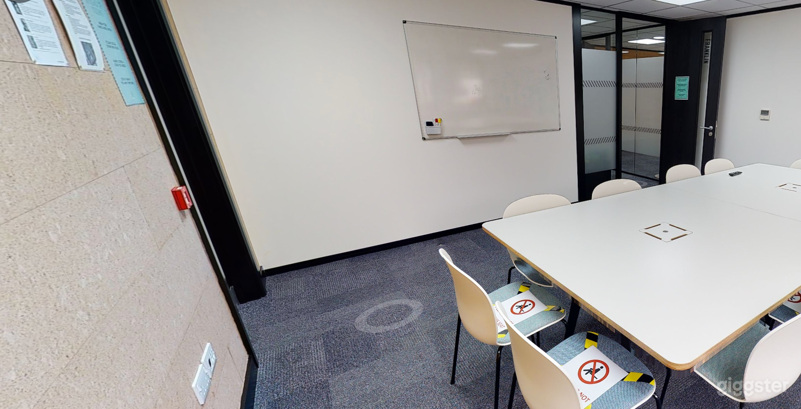 Franklin Meeting Room for 12 Persons Photo 2