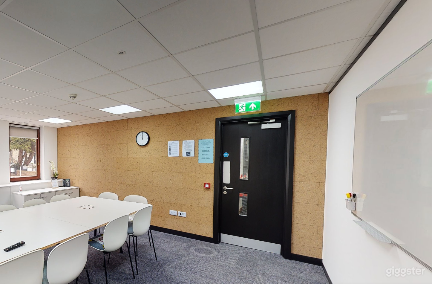 Franklin Meeting Room for 12 Persons Photo 1