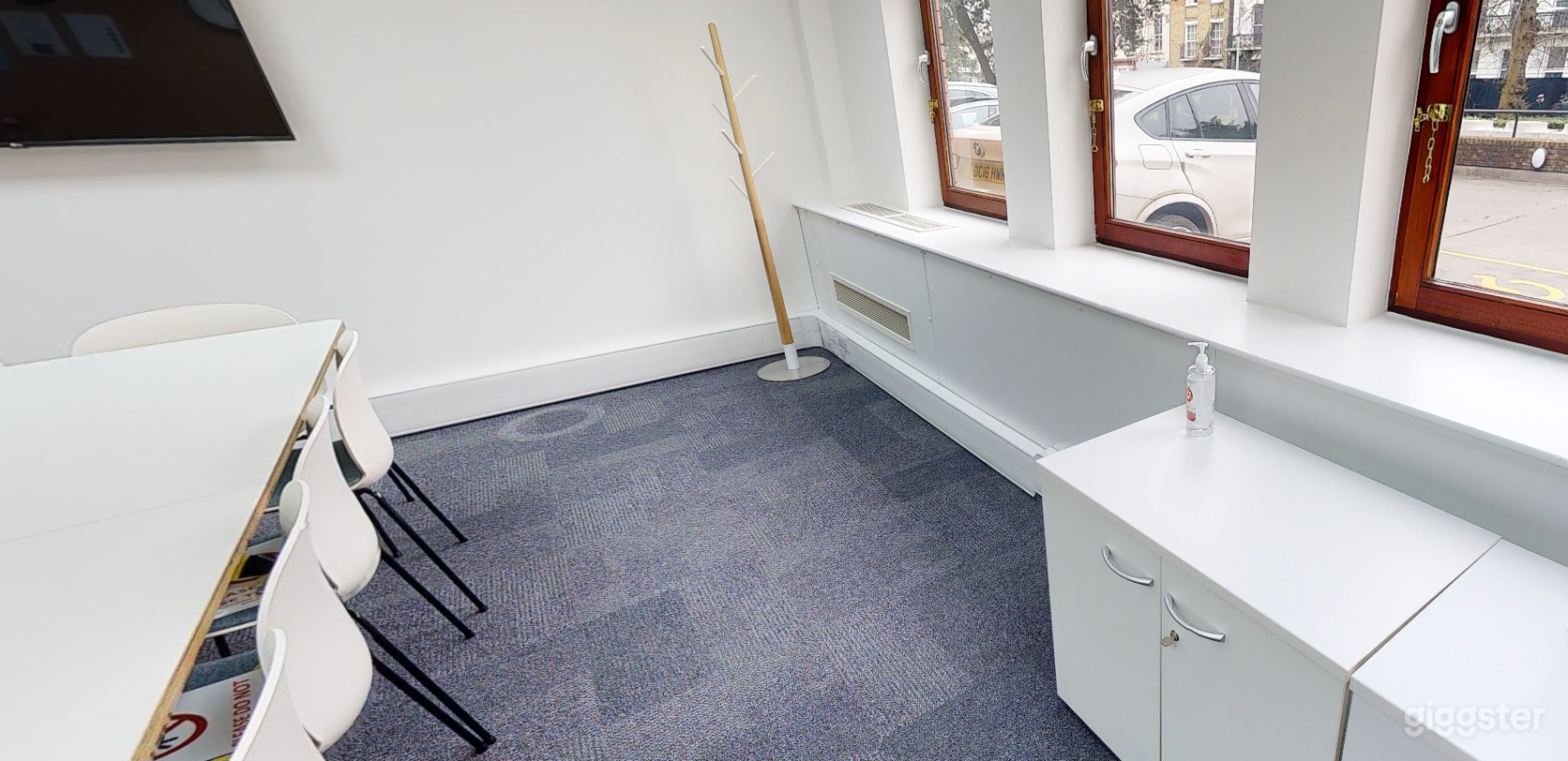 Franklin Meeting Room for 12 Persons Photo 4