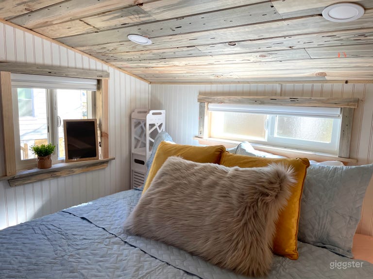  Tiny Home Living with Cabin Feels 