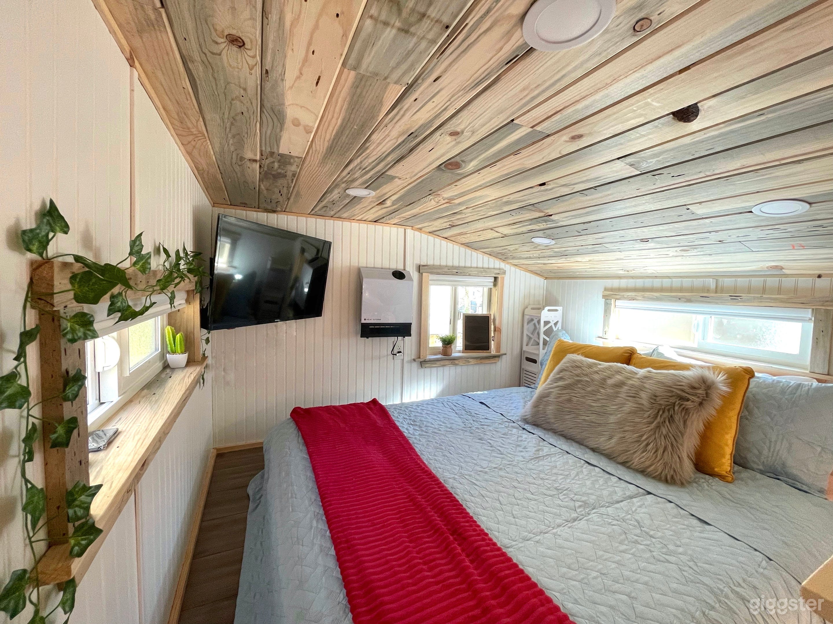 Tiny Home Living with Cabin Feels Photo 4