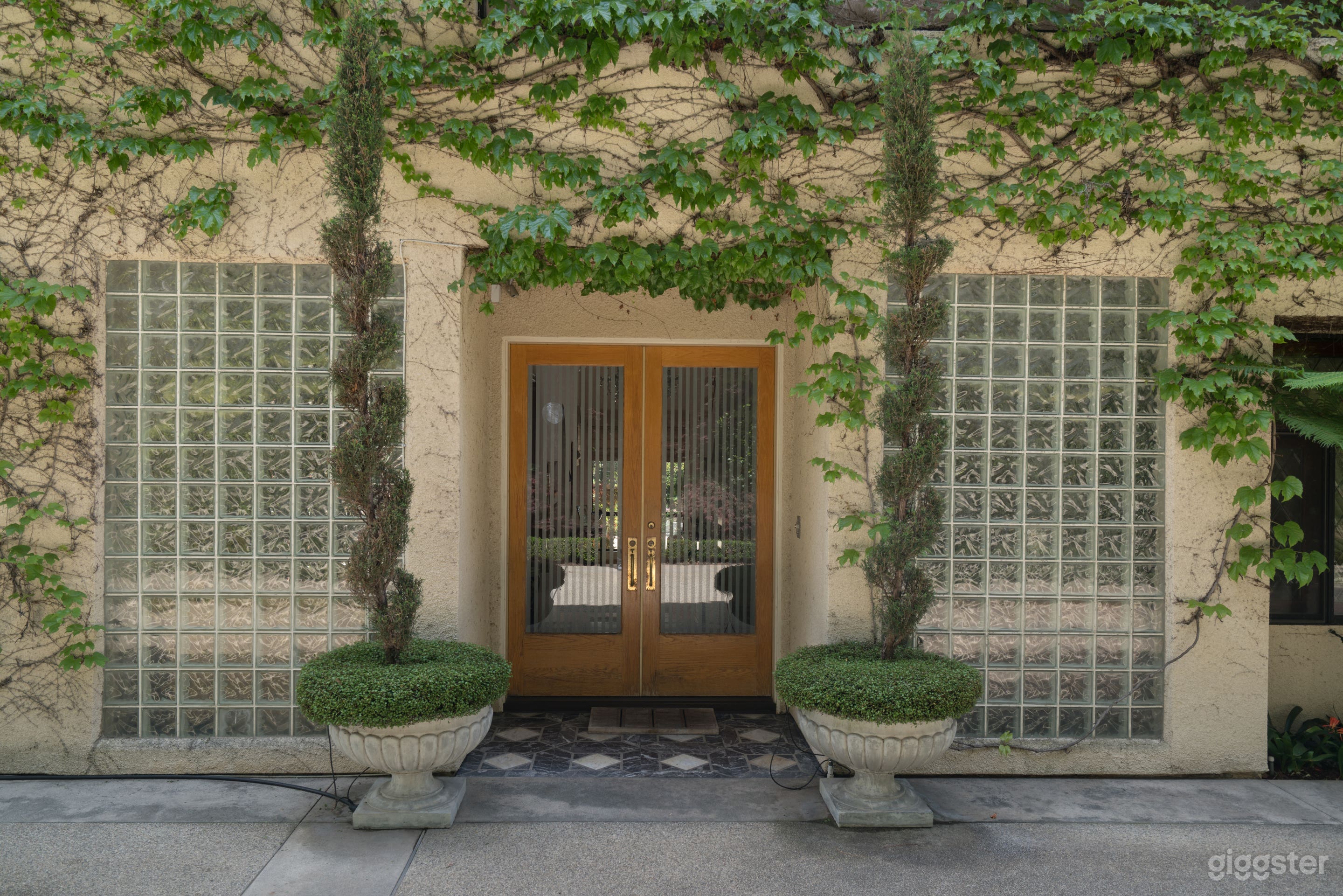 Ivy Covered Dream  Photo 3