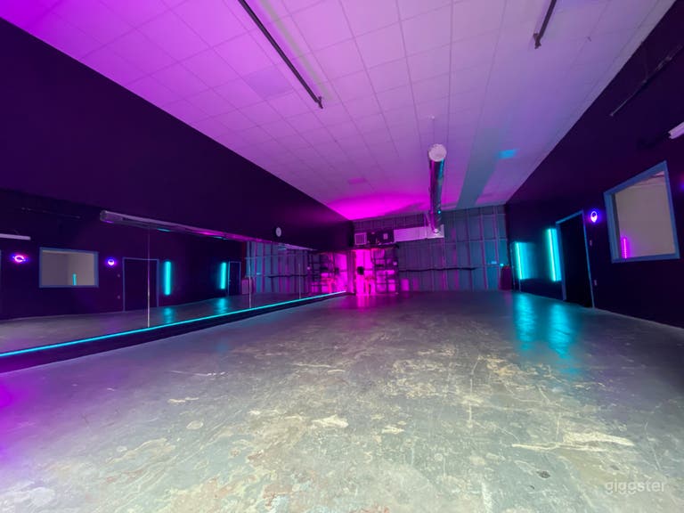  Studio d'entrepôt industriel néon (espace flexible) 