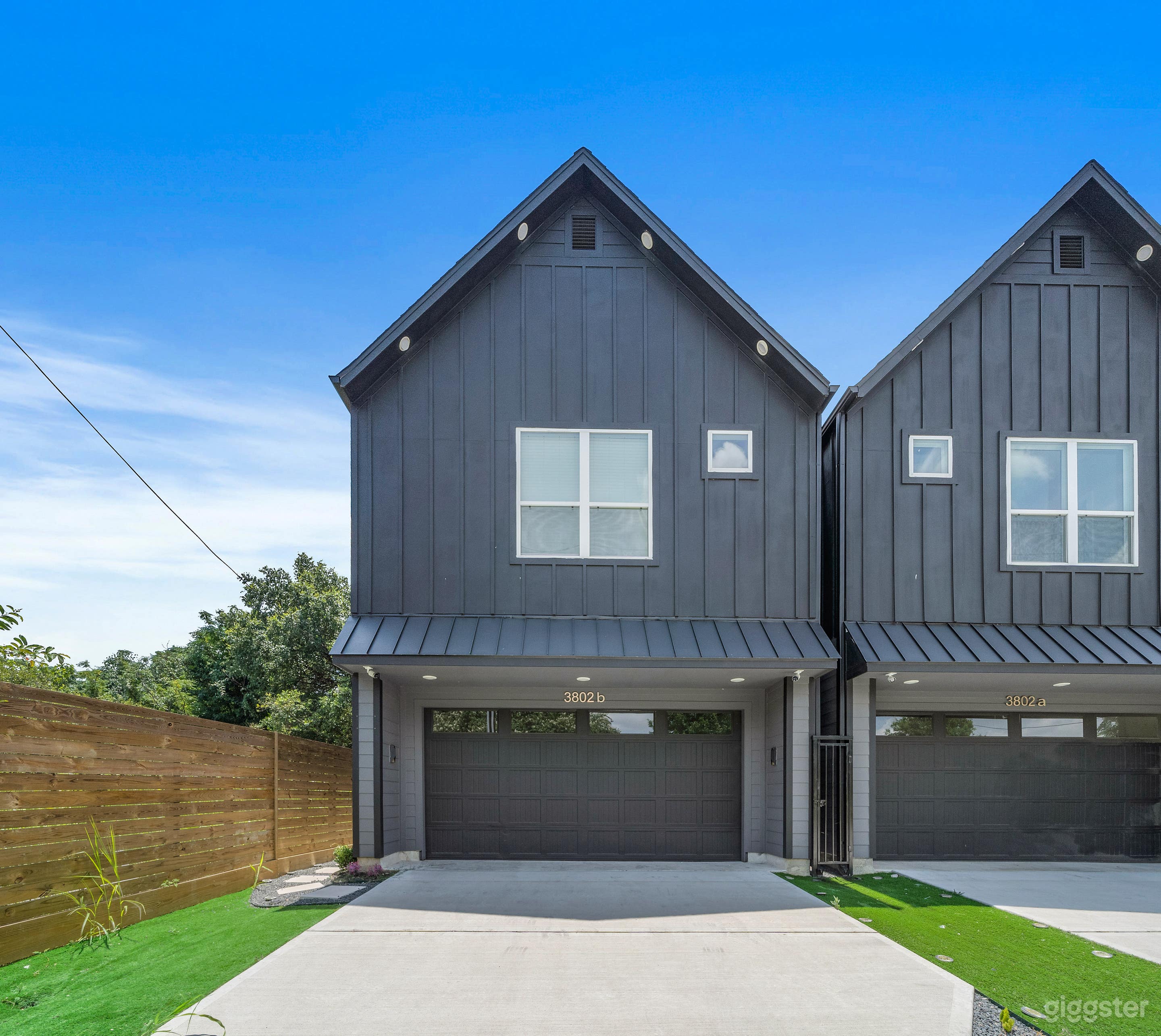 Modern Luxury Black House in Downtown Houston  Photo 2