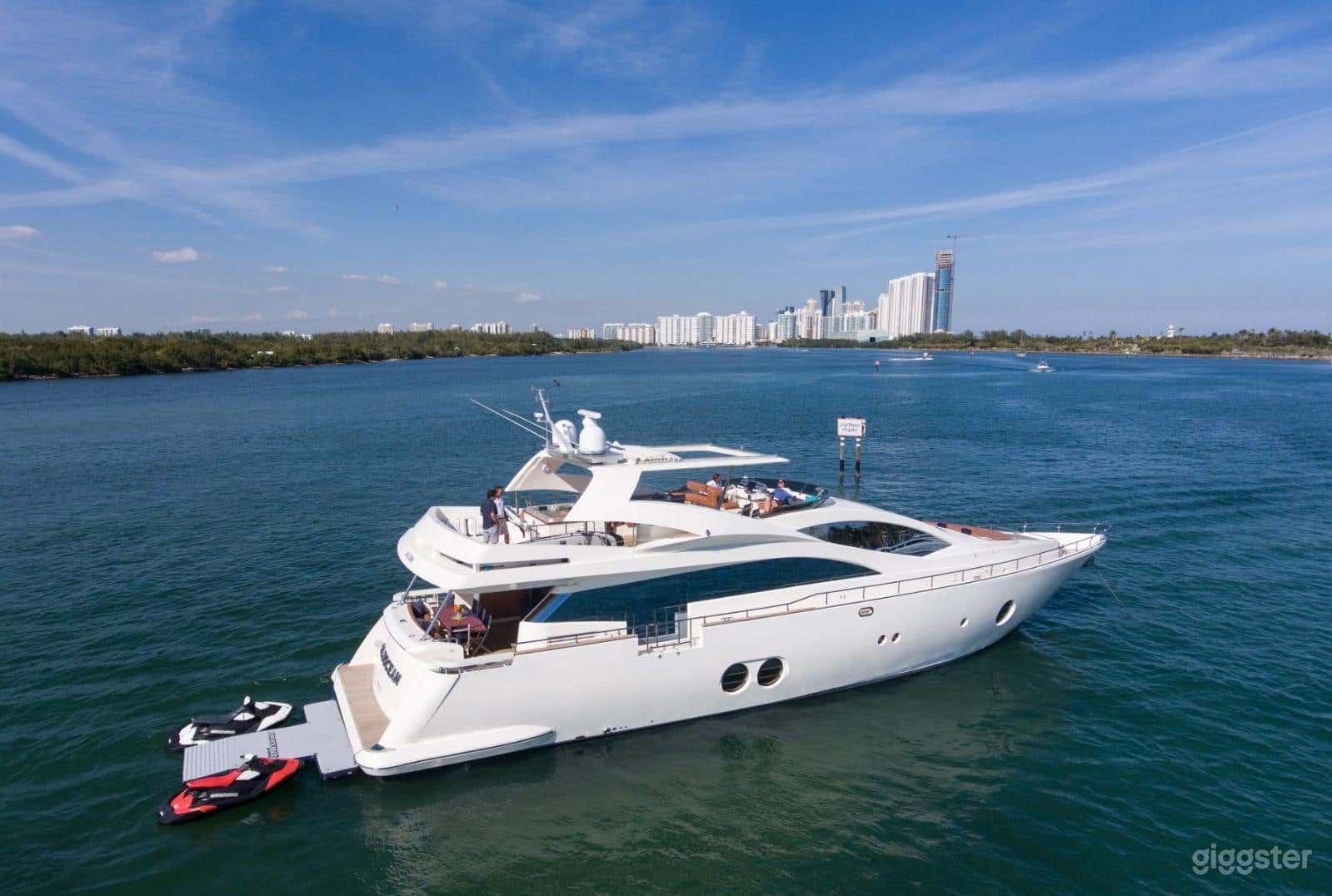 86' AICON YACHT Photo 2