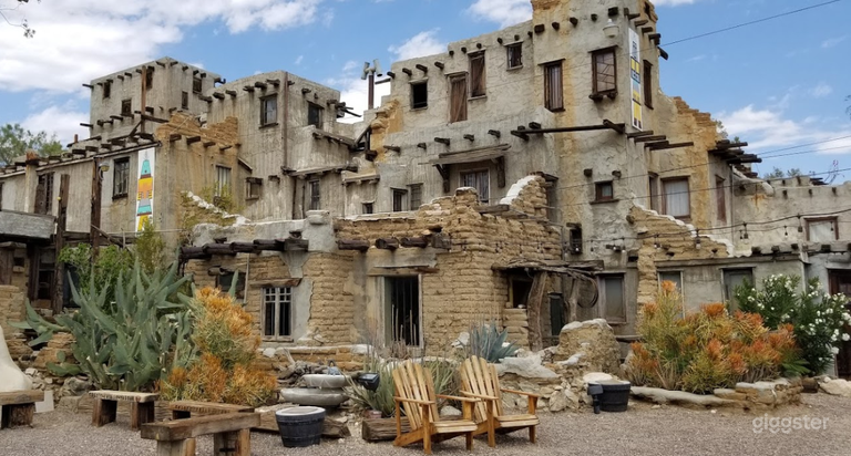  Historic Courtyard in Desert Hot Springs 