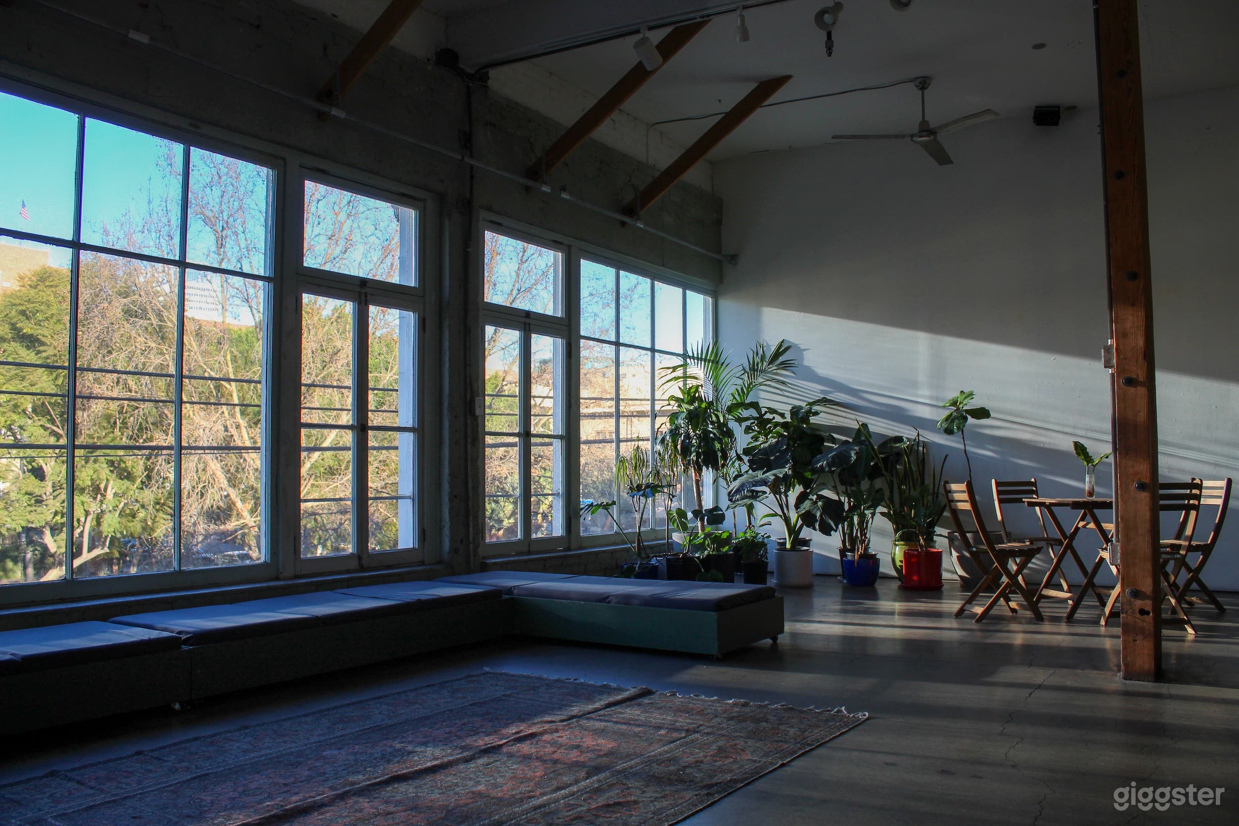 Warehouse Loft with Stunning Windows and Detail Photo 2