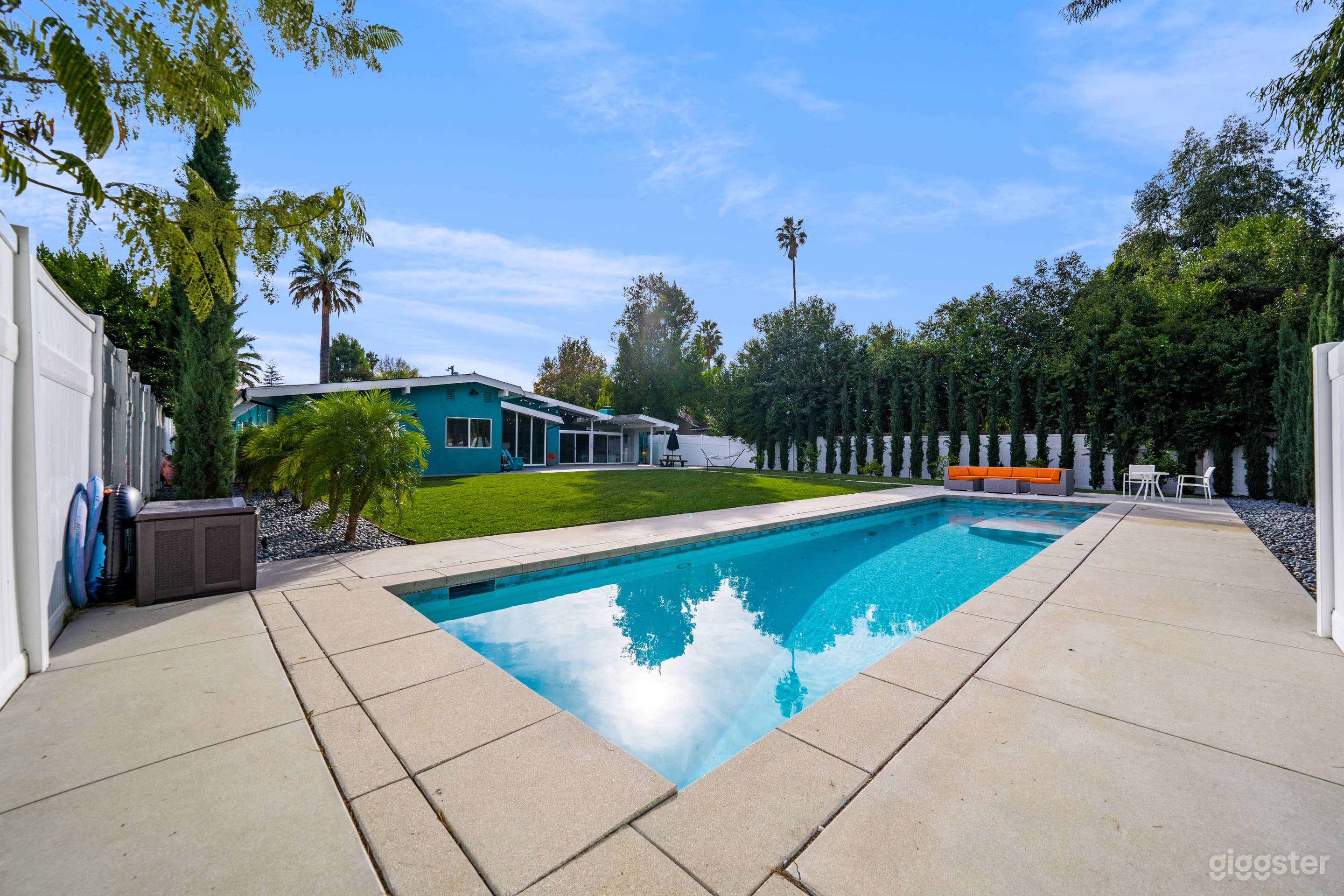 VIBRANT MIDCENTURY-MODERN HOUSE, WOODLAND HILLS Photo 4