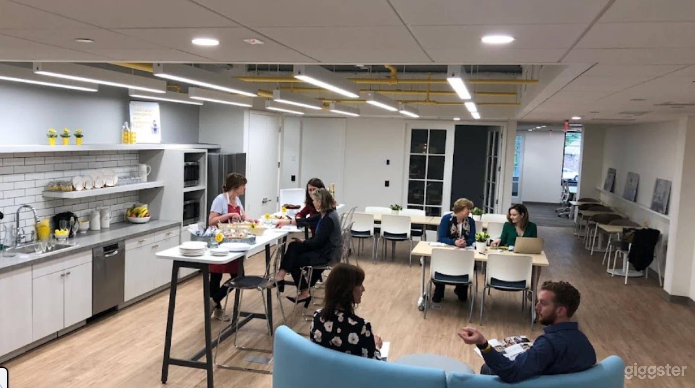 Spacious Meeting And Events Space With Kitchen Photo 2