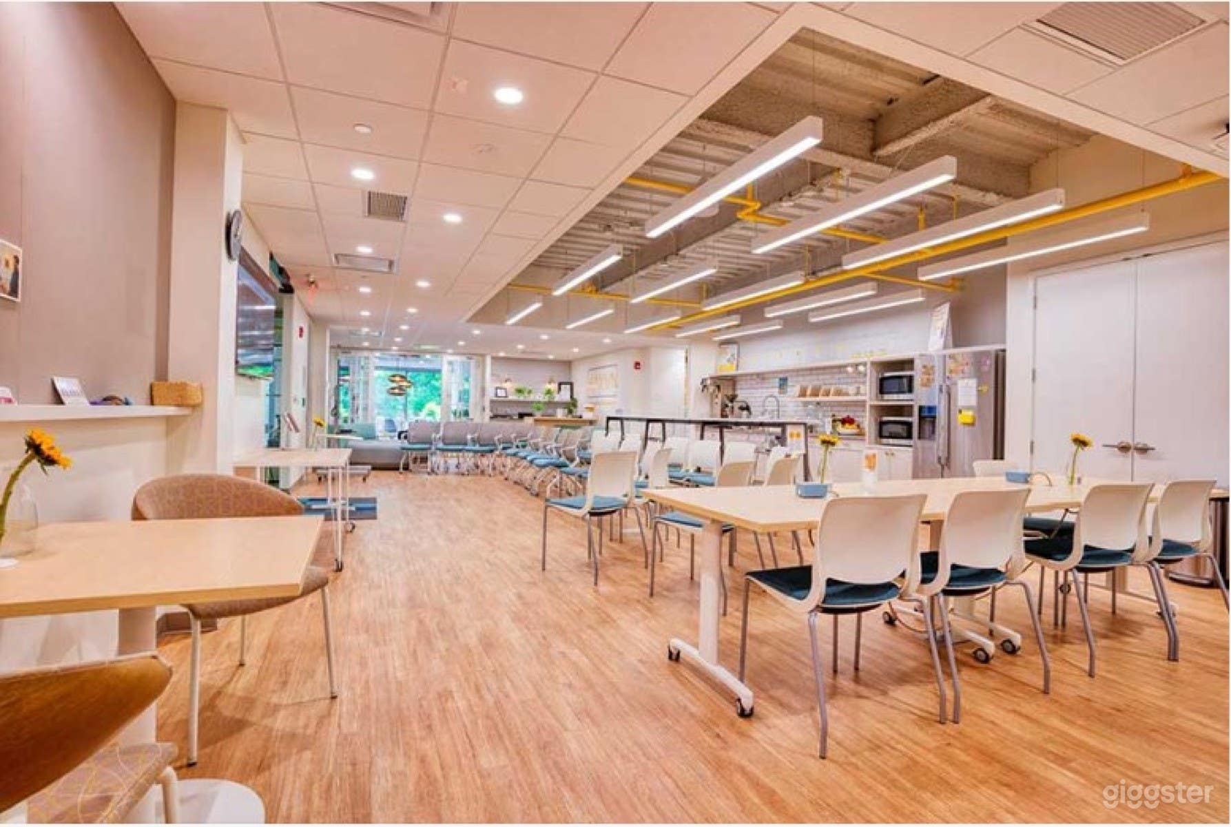 Spacious Meeting And Events Space With Kitchen Photo 1