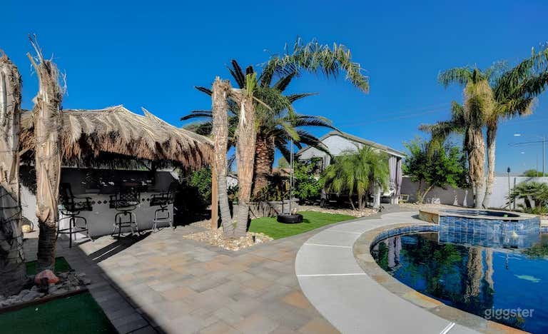 Tropical Vegas Escape – Pool, Hot Tub & Tiki Vibes 