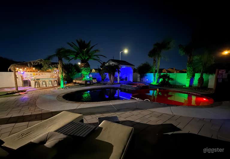  Tropical Vegas Escape – Pool, Hot Tub & Tiki Vibes 