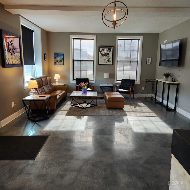  Contemporary Space Located Near the River Market 