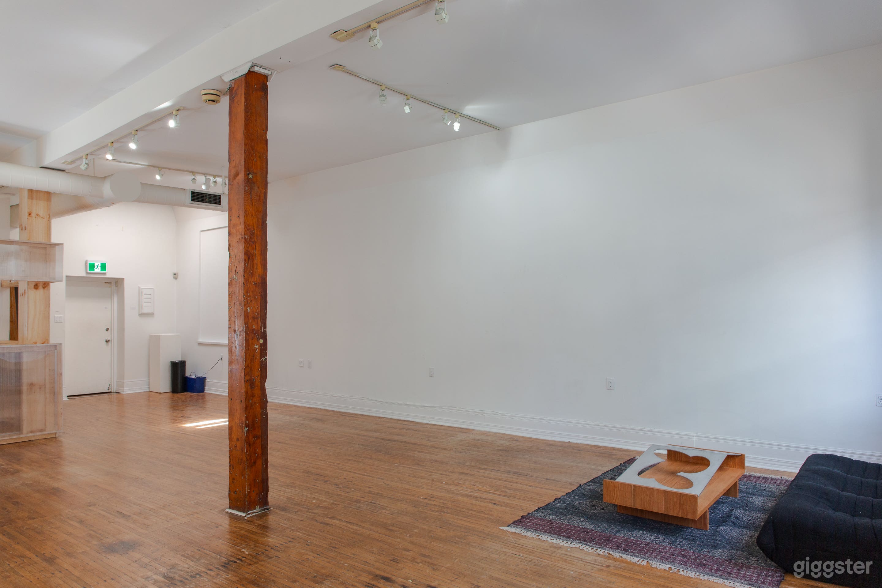 NYC Style Loft Studio Photo 3